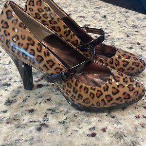 Sofft cheetah print heels